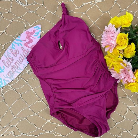 🌴FUCHSIA TWIST SHOULDER SWIMSUIT - Picture 5 of 8